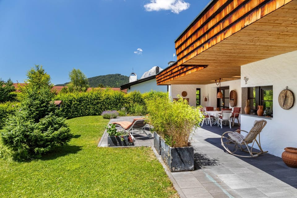Property building, Balcony/Terrace, Living room