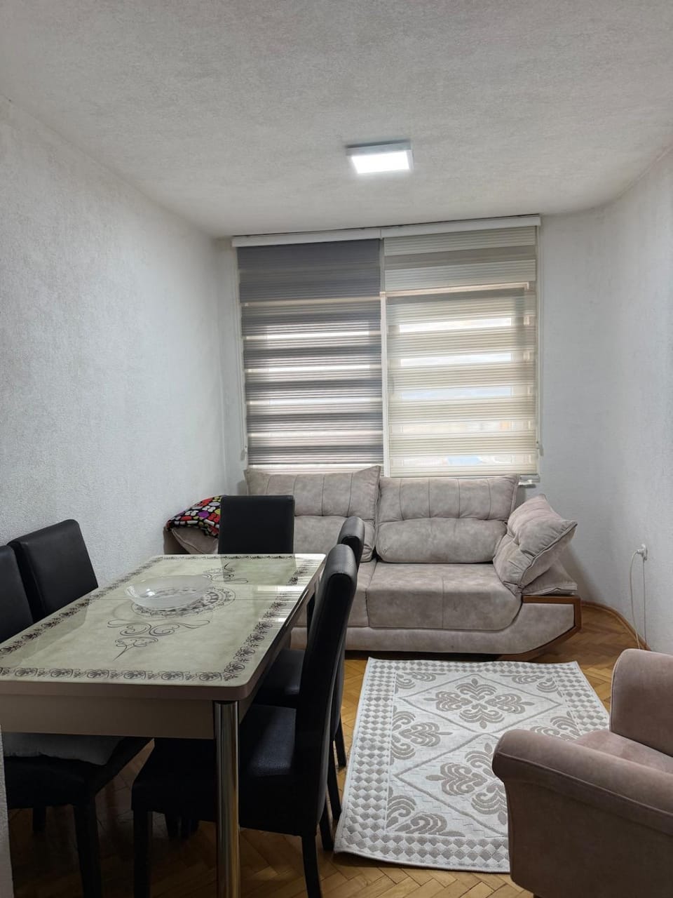 Seating area, Dining area