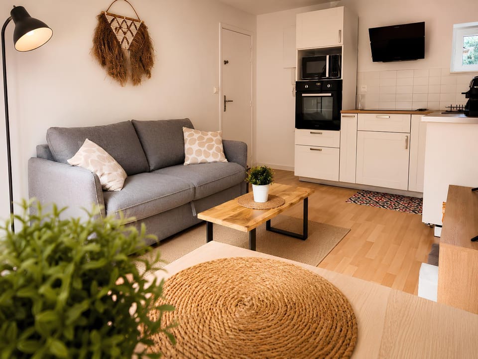 Living room, internet