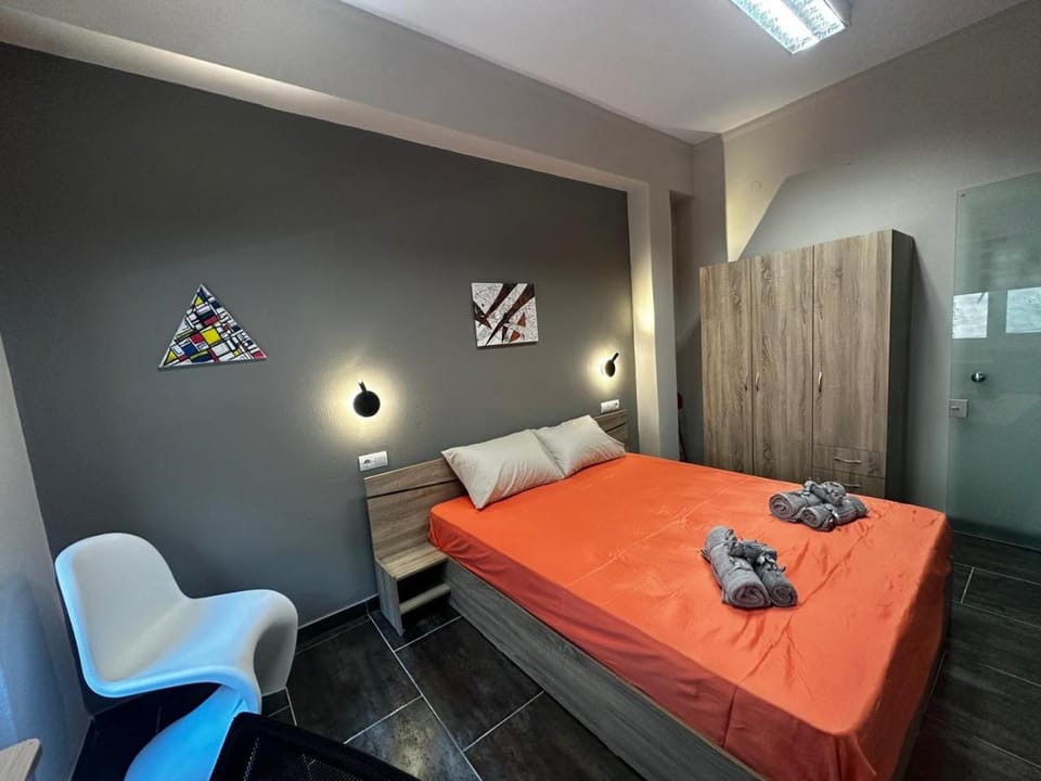 Bed, Photo of the whole room, towels