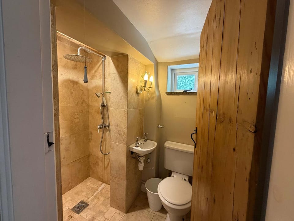 Cosy Cottage Sleeps 10 Acre Playroom Pets House in Borough of Harrogate