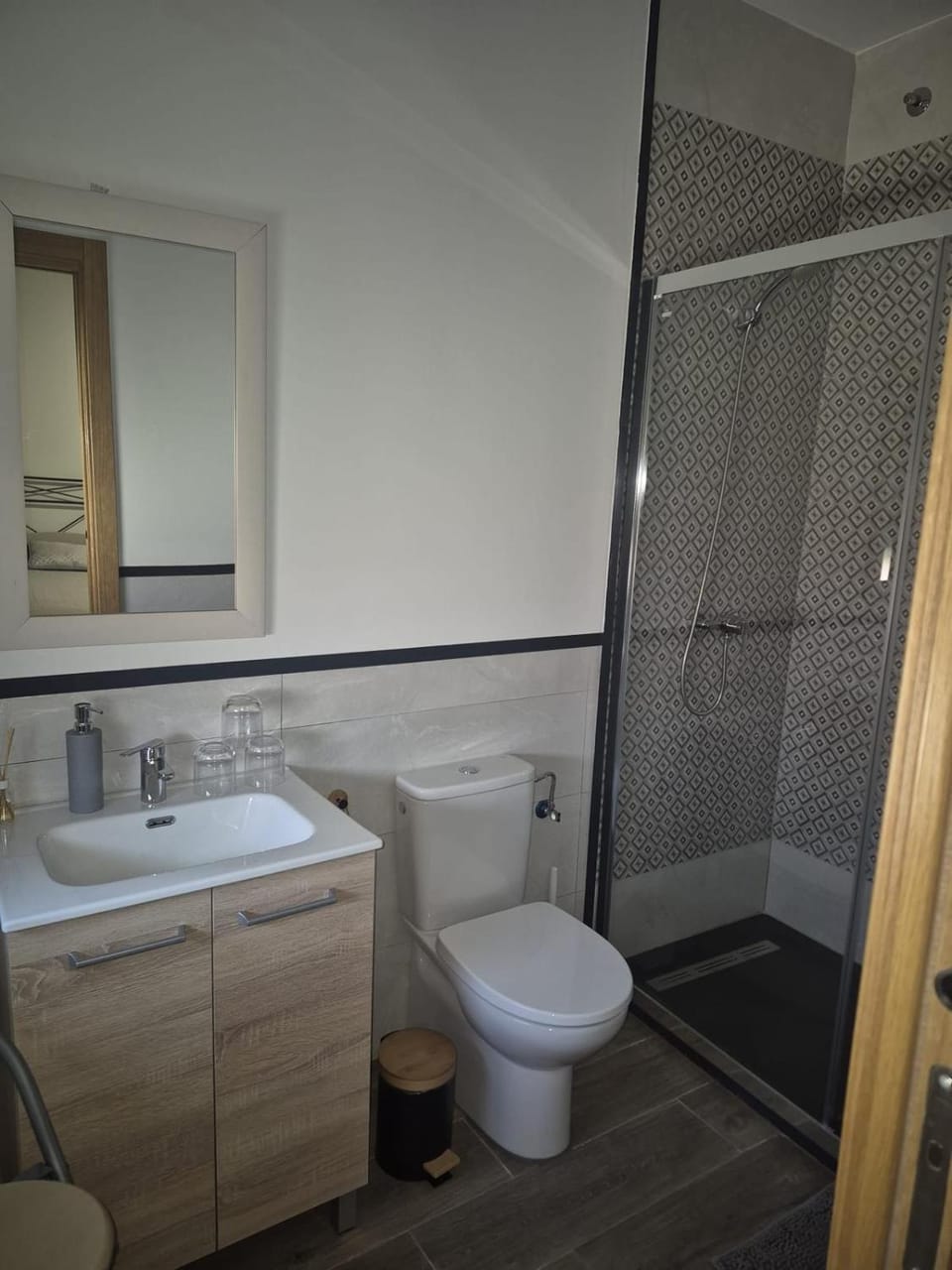 Shower, Toilet, Bathroom, towels