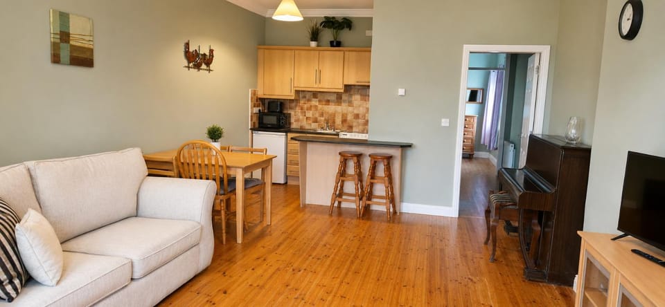 Communal lounge/ TV room, Kitchen or kitchenette, Dining area, Evening entertainment, pet friendly