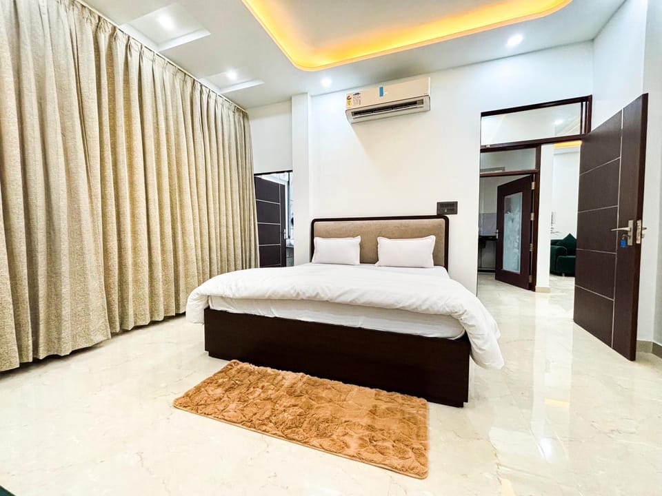 Bed, Photo of the whole room, Bedroom, air conditioner
