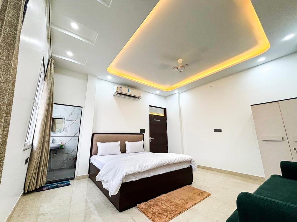 Bed, Photo of the whole room, Bedroom, wardrobe, air conditioner