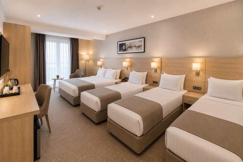 Bed, TV and multimedia, Coffee/tea facilities, Photo of the whole room, Bedroom, minibar, safe, wardrobe, air conditioner