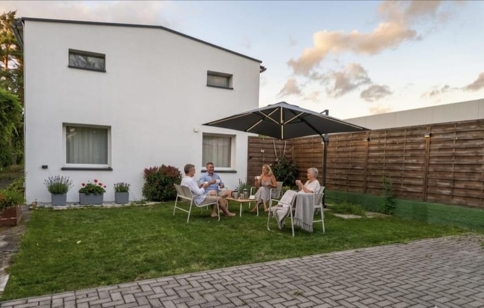 Property building, Garden, Guests, Garden view
