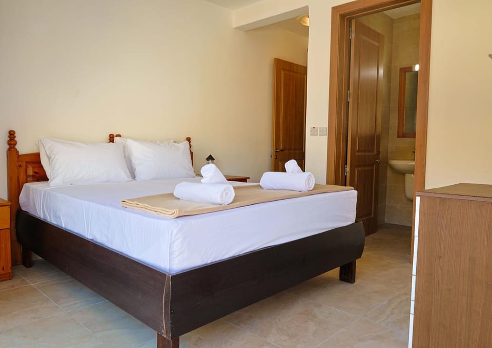 Bed, Photo of the whole room, Bedroom, towels, wardrobe