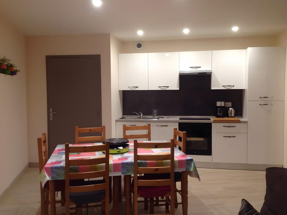 Property building, Kitchen or kitchenette, Living room