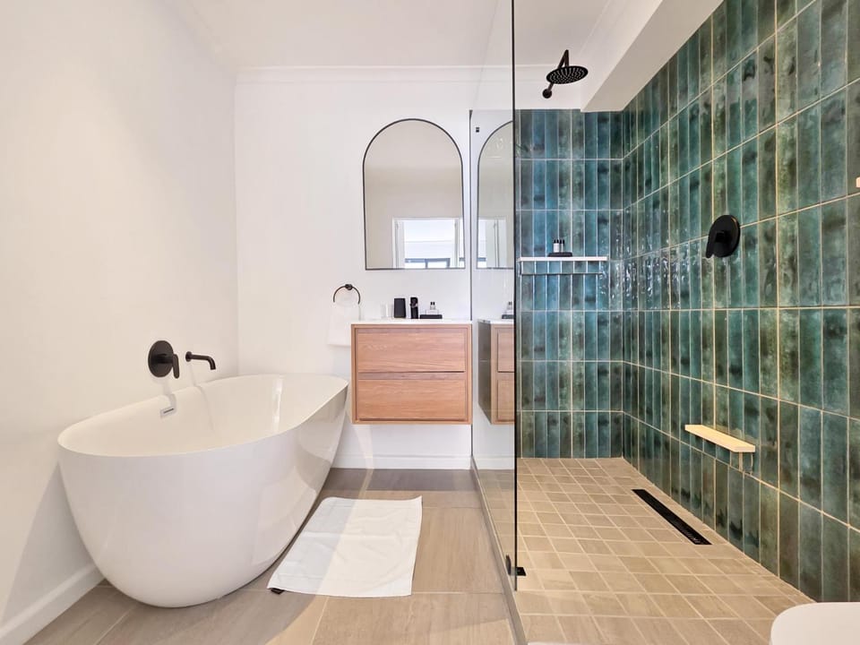 The Nova Modern 2BR with Pool & Parking Apartment in Cape Town