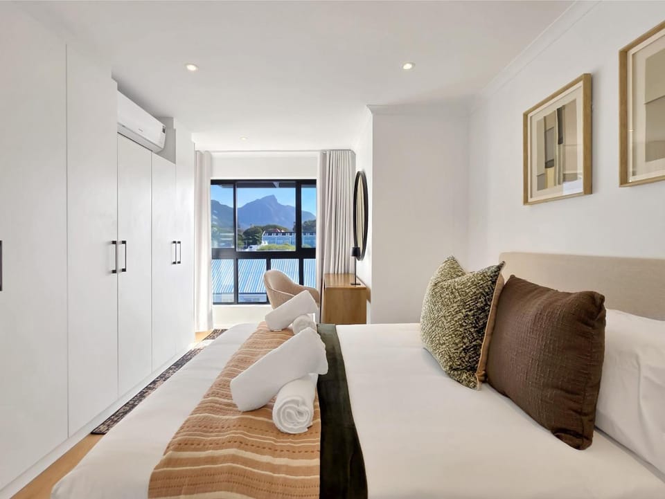 The Nova 2BR with Aircon, Pool & Parking Apartment in Cape Town