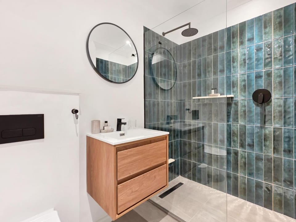 The Nova 2BR with Aircon, Pool & Parking Apartment in Cape Town