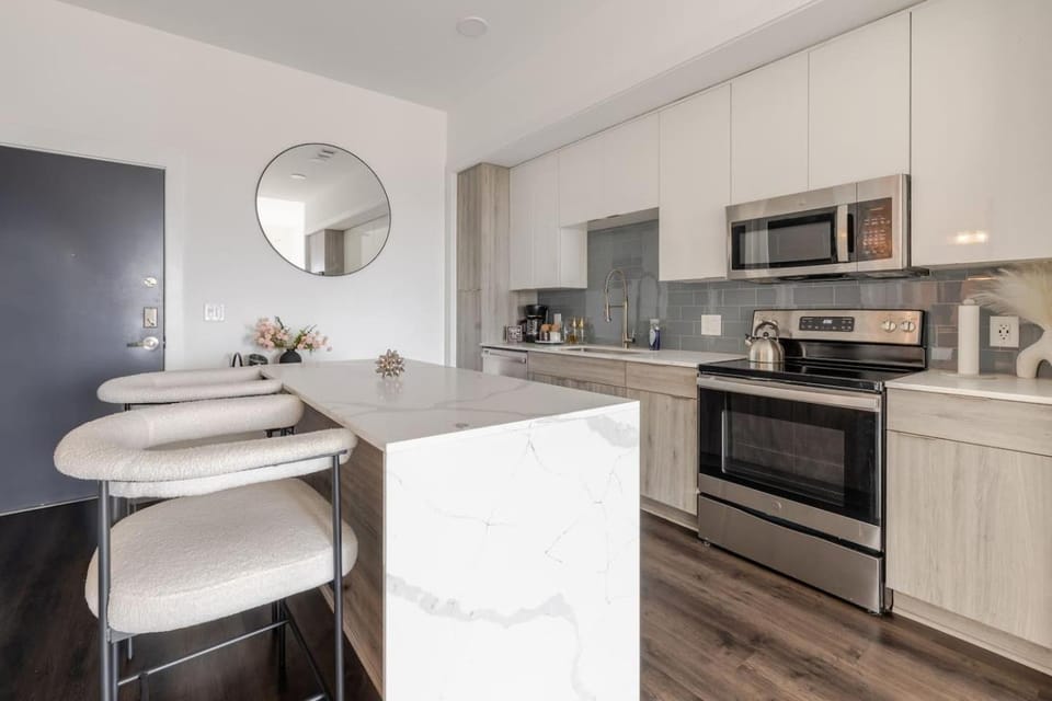 Kitchen or kitchenette, Dining area, dishwasher, oven, stove