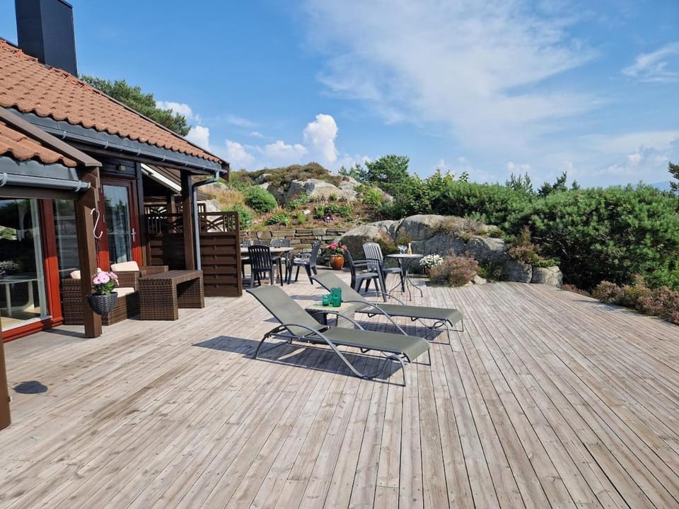 Patio, Day, View (from property/room), Balcony/Terrace