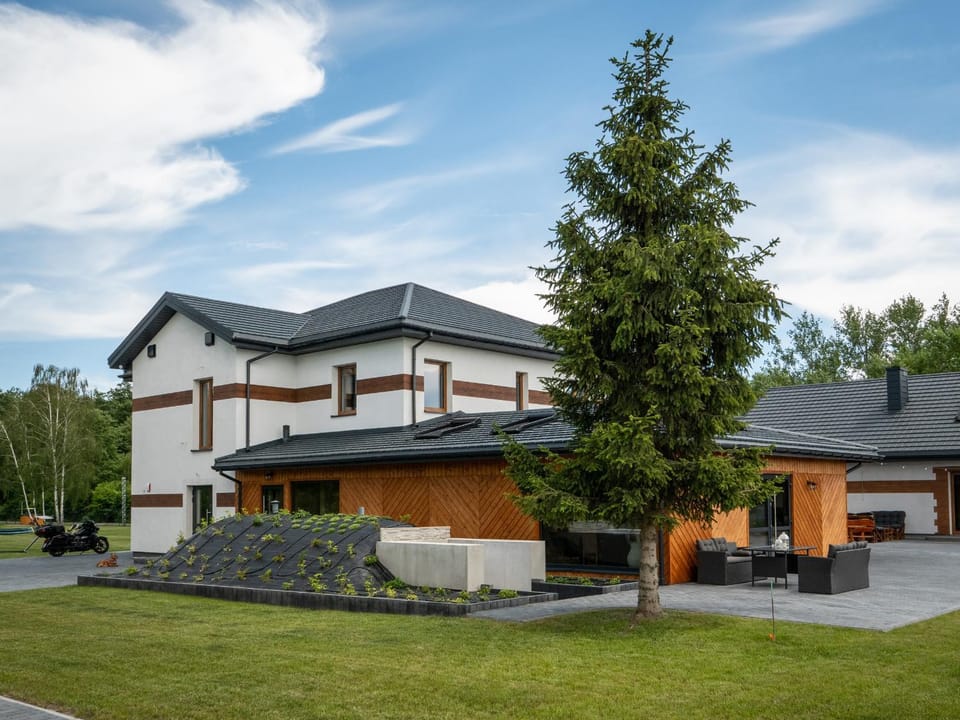 Property building, Day, Natural landscape, Garden, Garden view