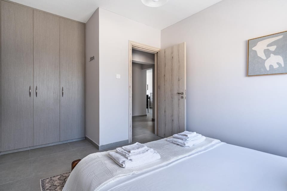 Bed, Photo of the whole room, Bedroom, towels, wardrobe