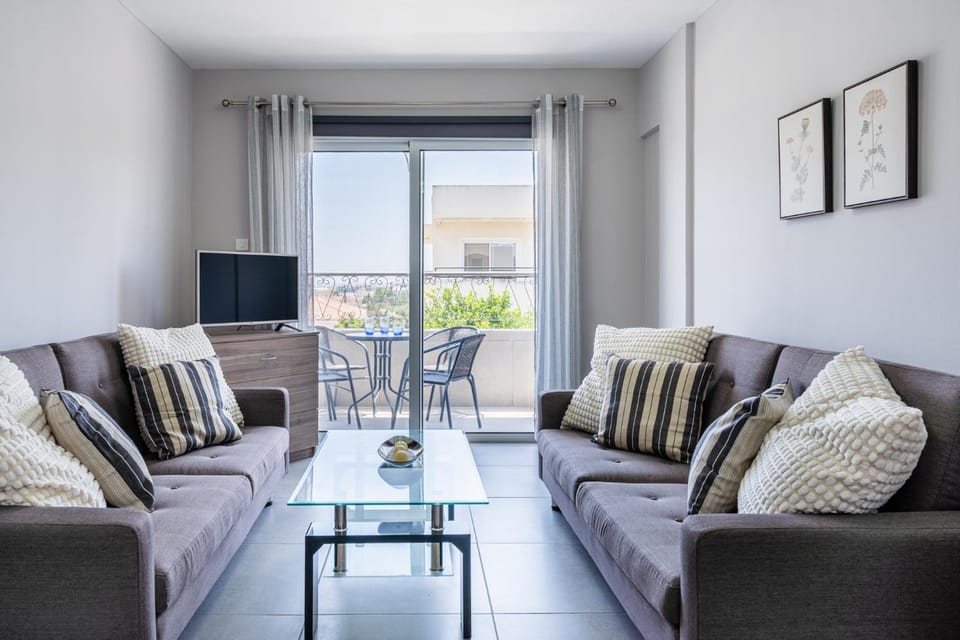 Communal lounge/ TV room, TV and multimedia, Living room, Seating area