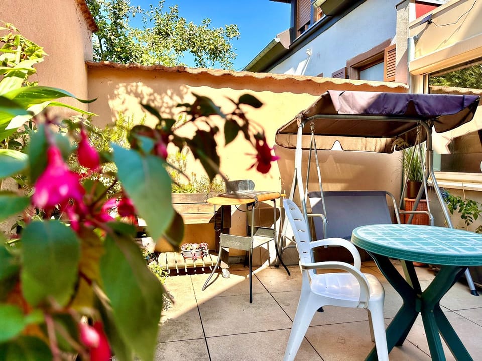 Patio, Dining area
