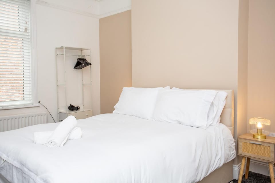 Vacant Nests Spacious 4BR house Central WiFi House in Ashington