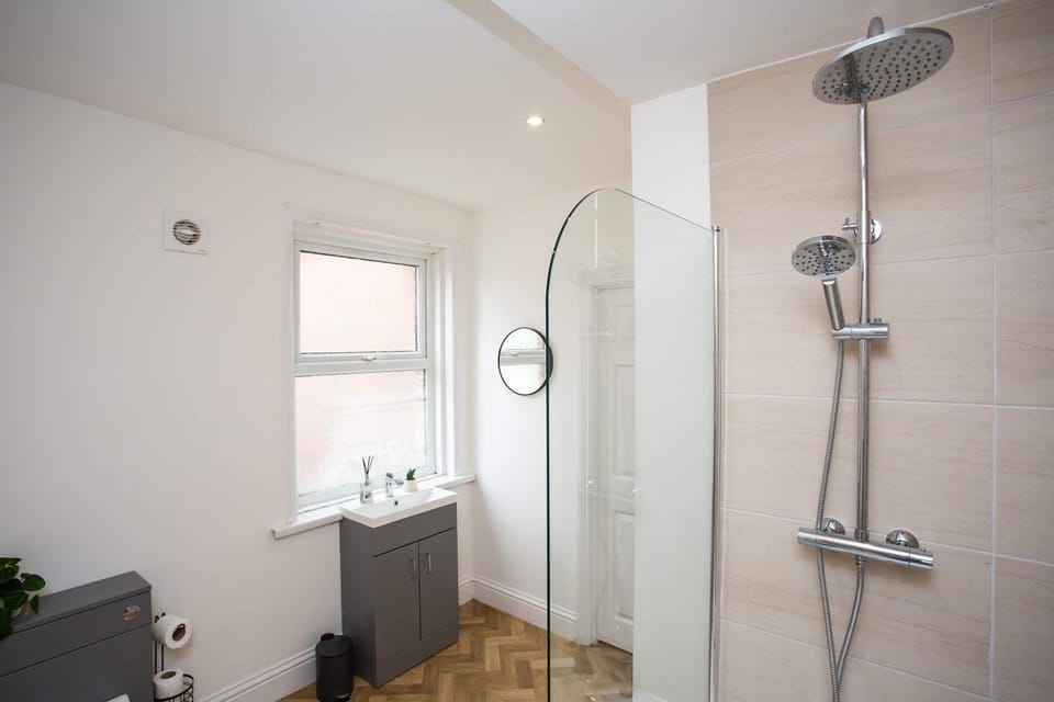 Vacant Nests Spacious 4BR house Central WiFi House in Ashington
