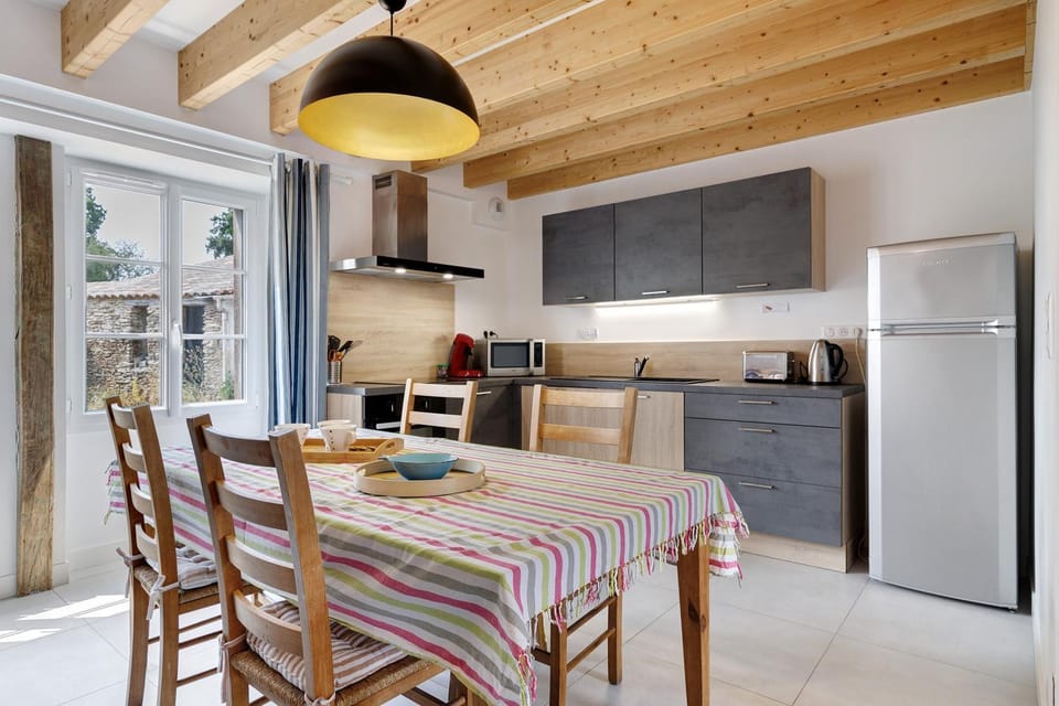 Property building, Kitchen or kitchenette, Living room