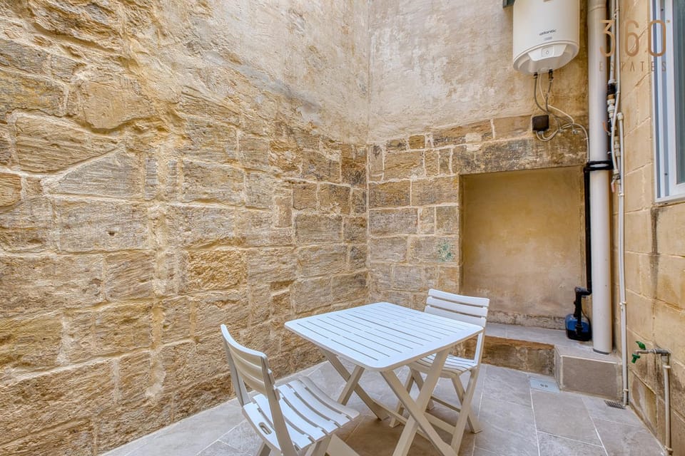 Patio, Day, Living room, Seating area, Dining area, air conditioner