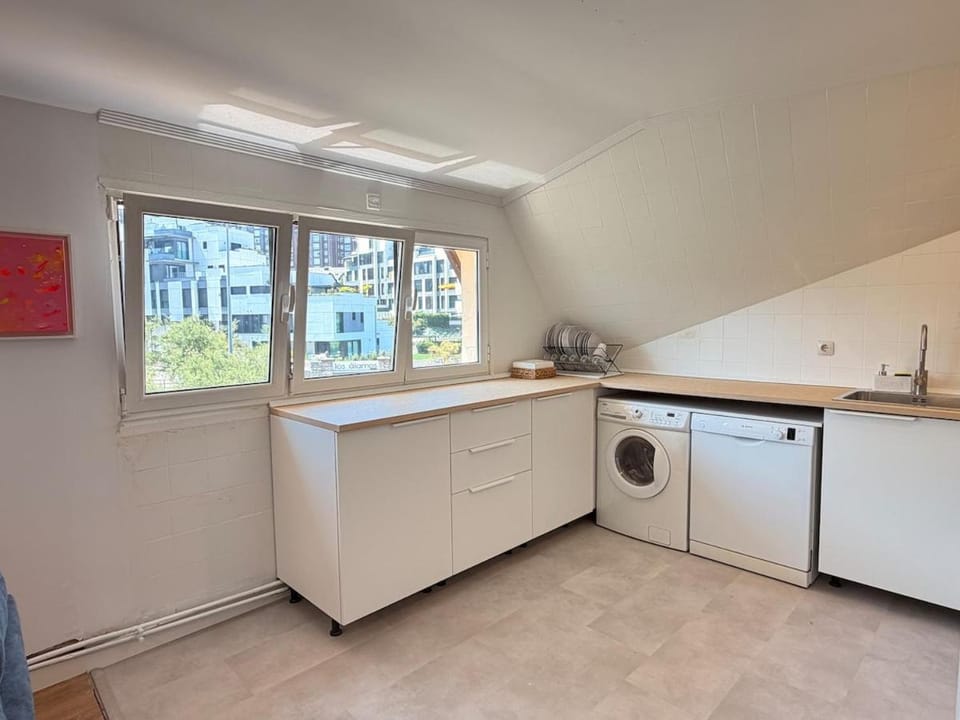 Spacious apartment Sardinero Beach parking Apartment in Santander