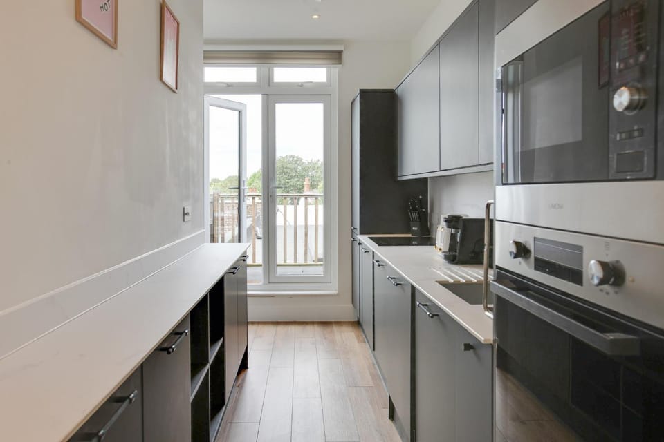 dishwasher, oven, pet friendly, stove