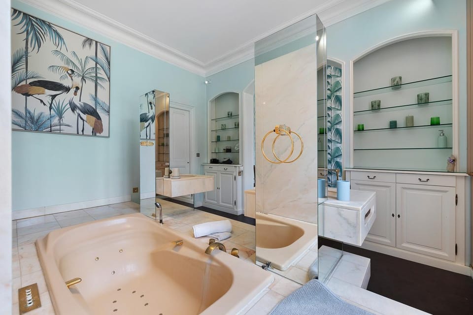 Bathroom, Living room