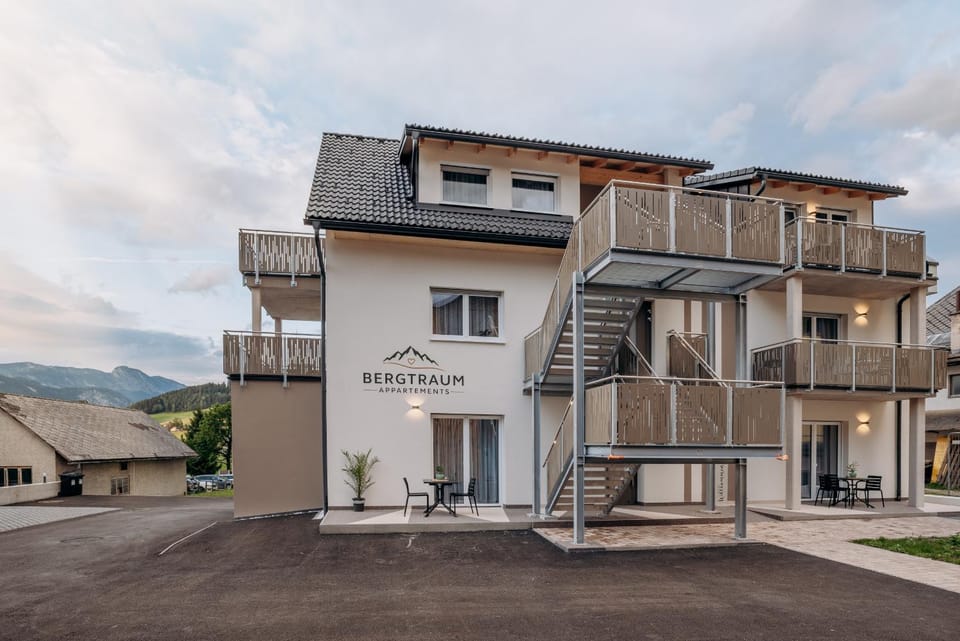 Property building, Facade/entrance, Off site