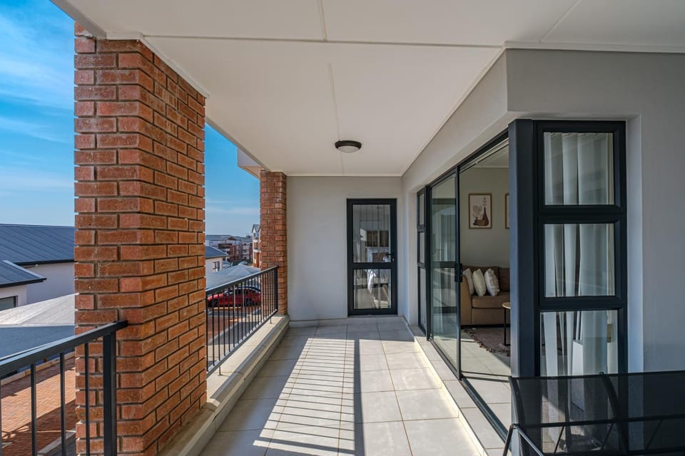 Property building, Day, Natural landscape, View (from property/room), Balcony/Terrace