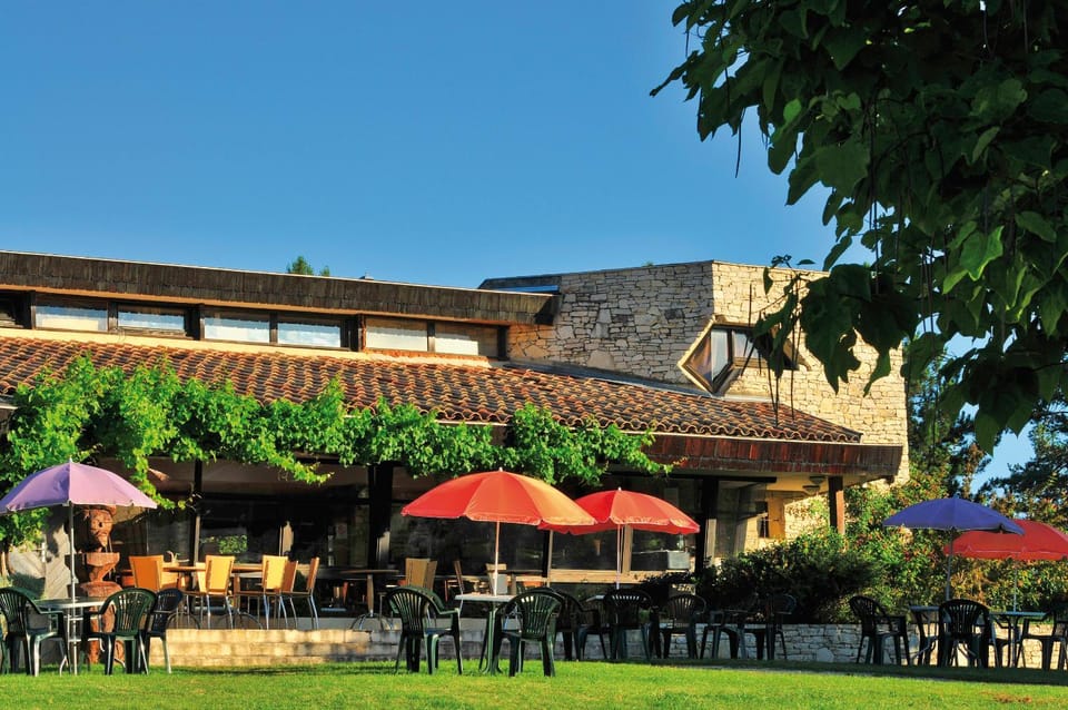 Property building, Restaurant/places to eat, Balcony/Terrace
