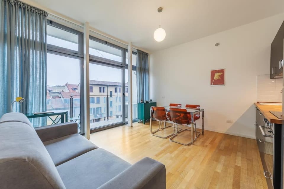 Afterglow - Urban retreat with Balcony Apartment in Milan