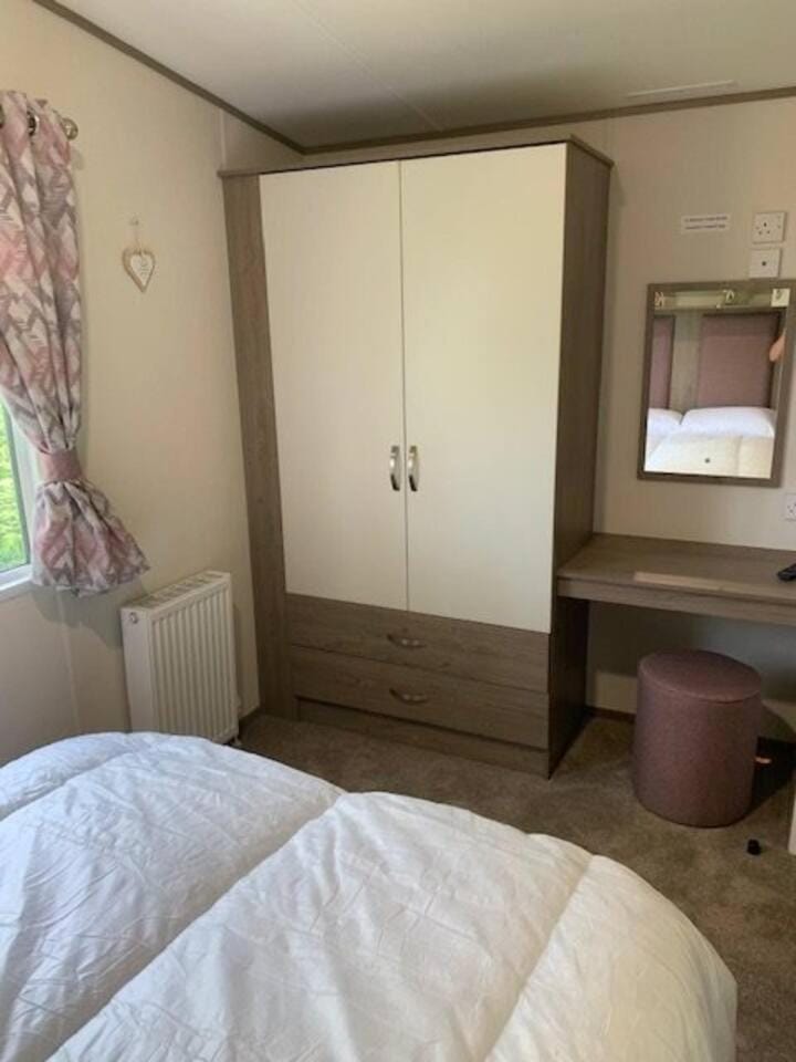 6 Lakeside Retreat Fishing Butlin's Sleeps 6 Campground/ 
RV Resort in Minehead