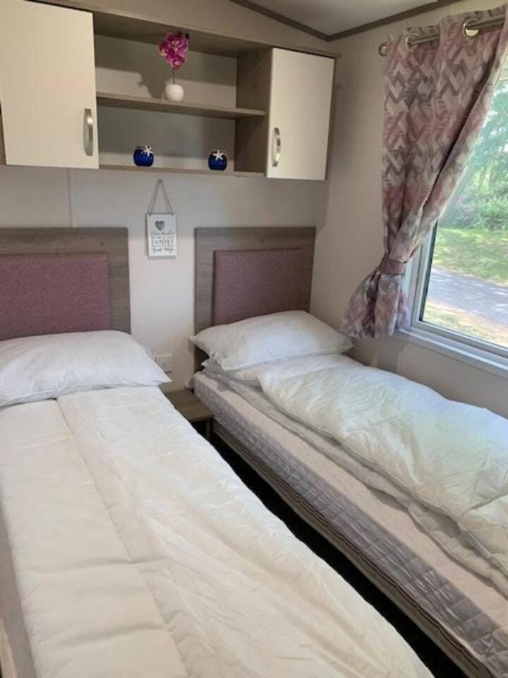 6 Lakeside Retreat Fishing Butlin's Sleeps 6 Campground/ 
RV Resort in Minehead
