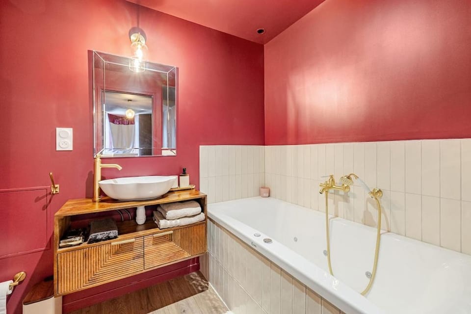 Refuge du château, Spa, Hypercentre, Confort Apartment in Laval