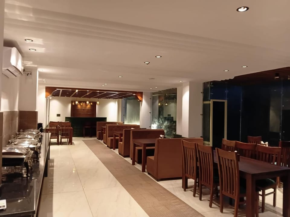 Restaurant/places to eat, Restaurant/places to eat