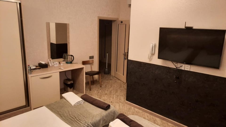 Kitchen or kitchenette, Living room, Seating area, Bedroom