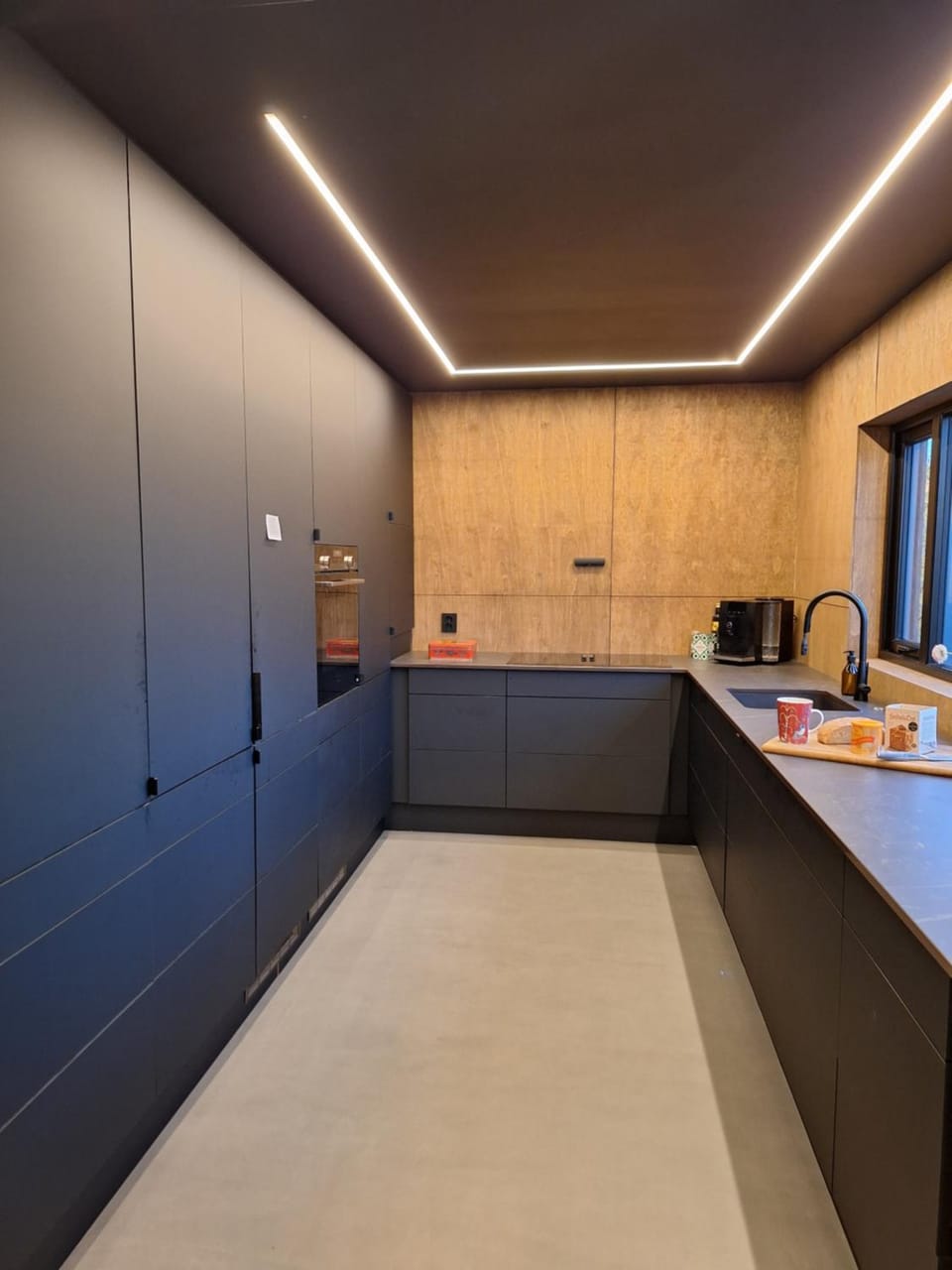 Kitchen or kitchenette, oven, stove