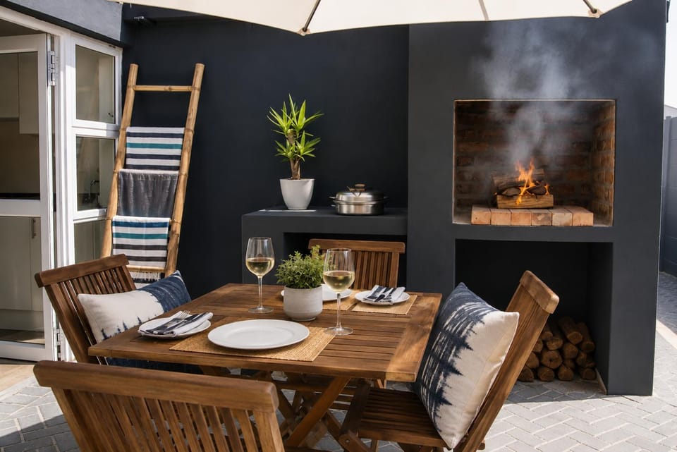 BBQ facilities, View (from property/room), Balcony/Terrace, Balcony/Terrace, Seating area, Dining area, fireplace, fireplace