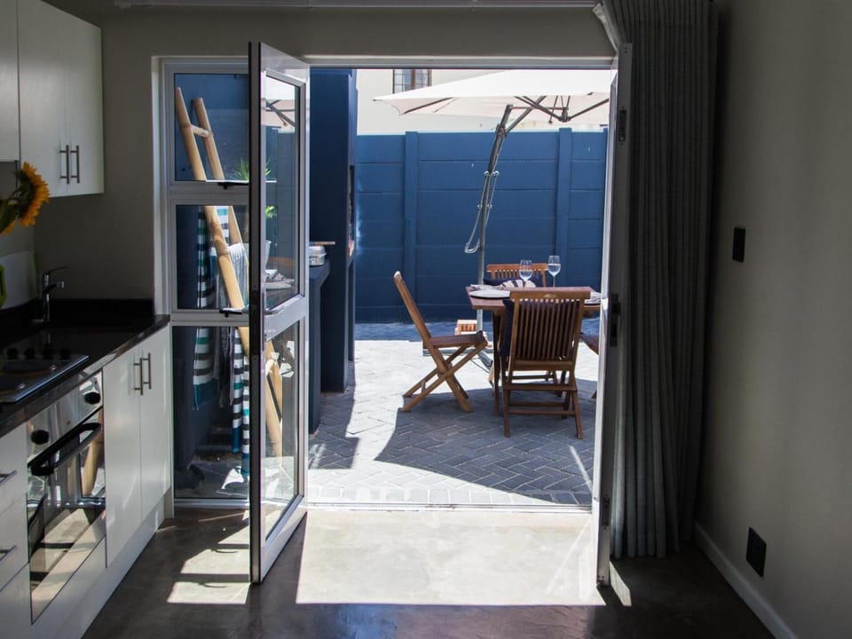 Kitchen or kitchenette, Dining area, Inner courtyard view, pet friendly