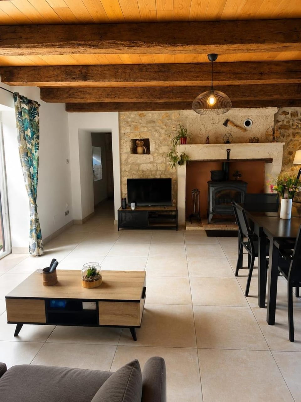 Maison de vacances 11pers, piscine, Vouzan, Charente House in Nouvelle-Aquitaine