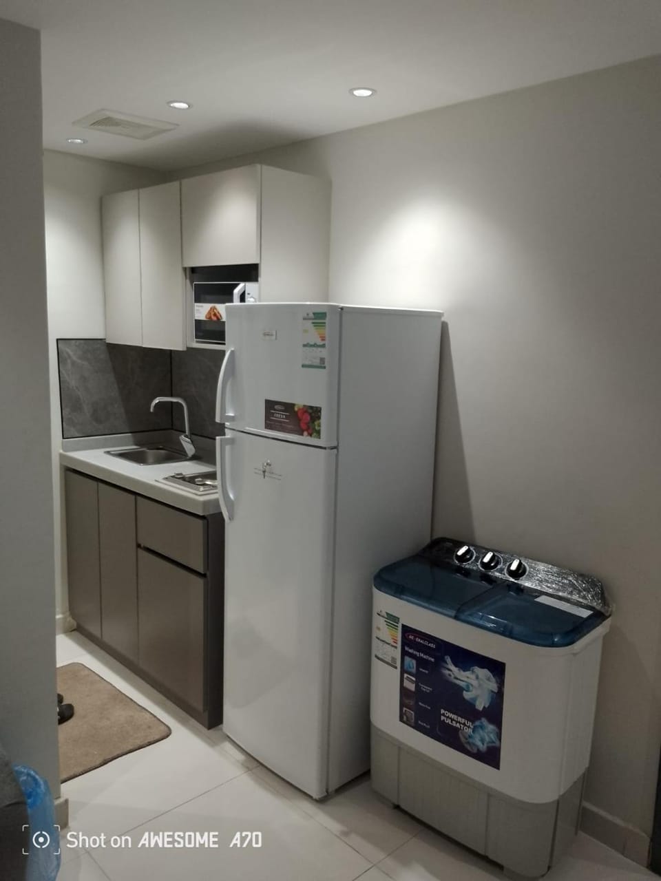 Kitchen or kitchenette, oven, stove, washing machine