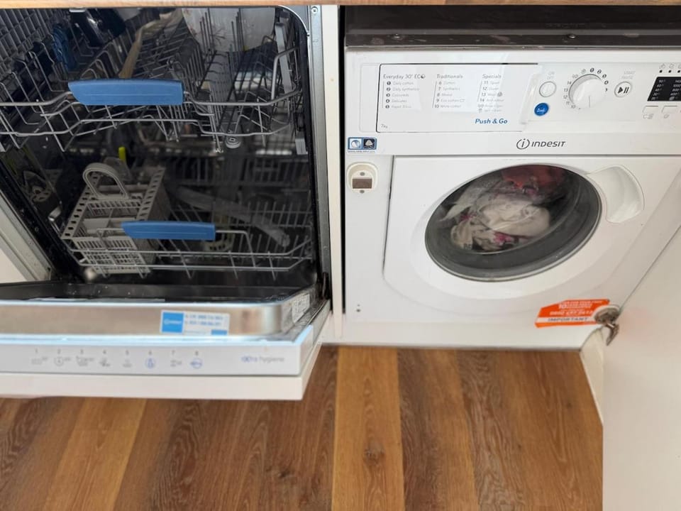 Family House with Garden & Free Parking Wokingham Apartment in Wokingham