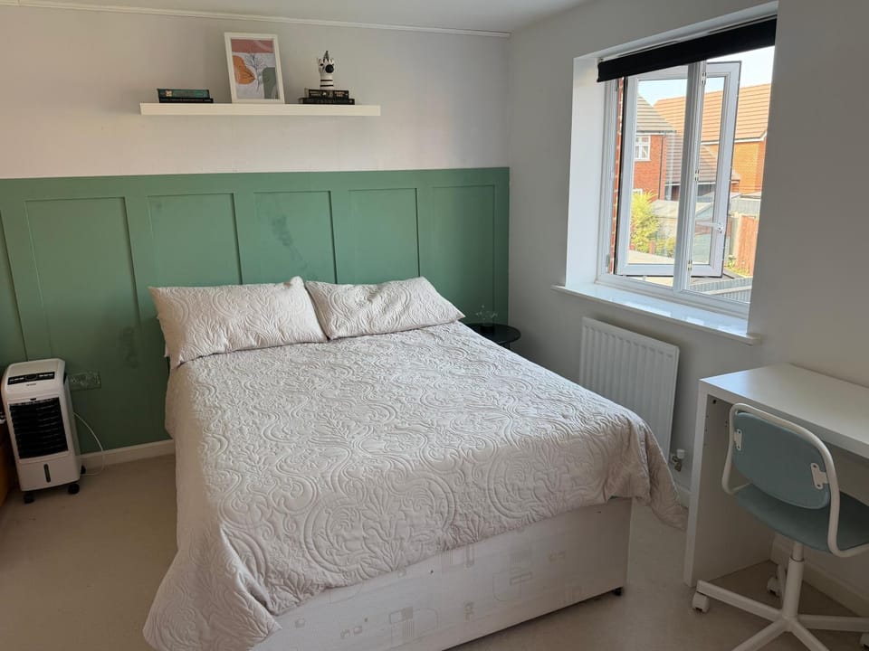 Family House with Garden & Free Parking Wokingham Apartment in Wokingham