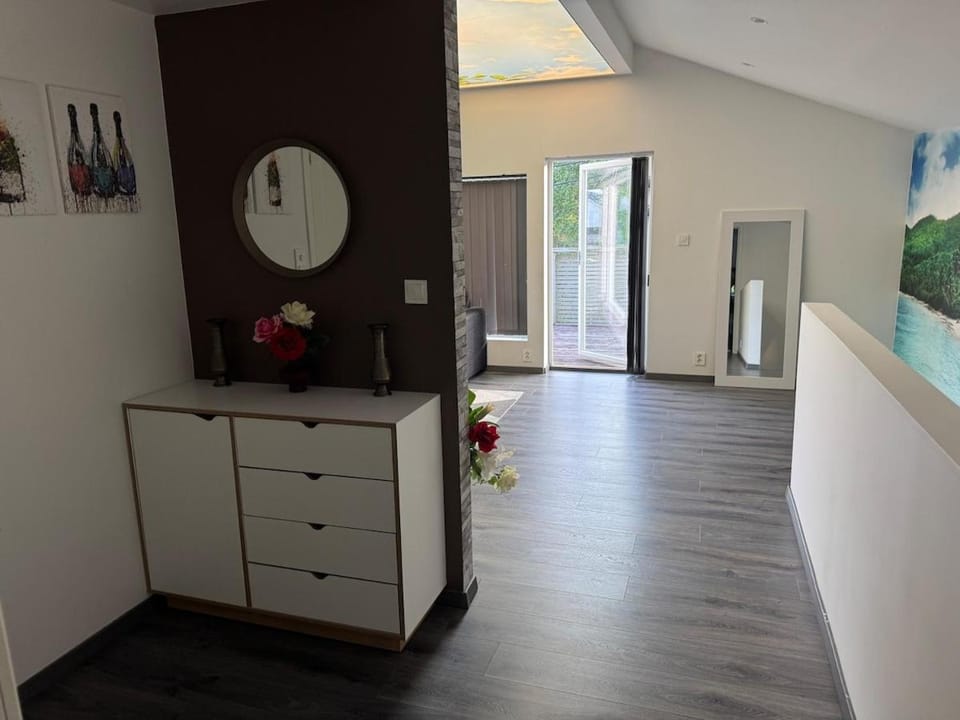 Spacious and modern home centrally located, Tesla Model X House in Bergen