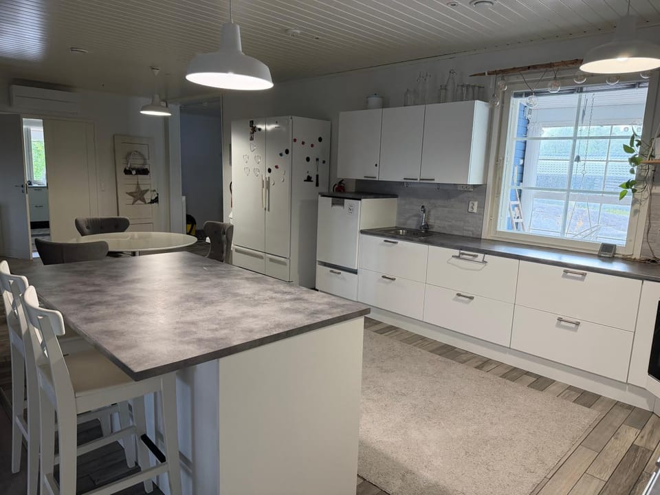 Kitchen or kitchenette, Dining area, dishwasher
