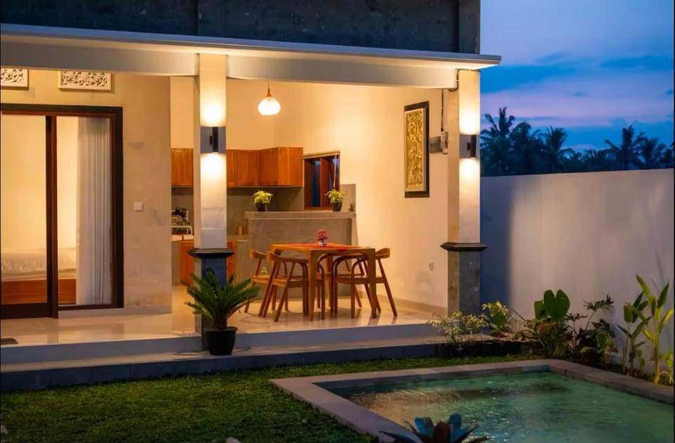 Night, Dining area