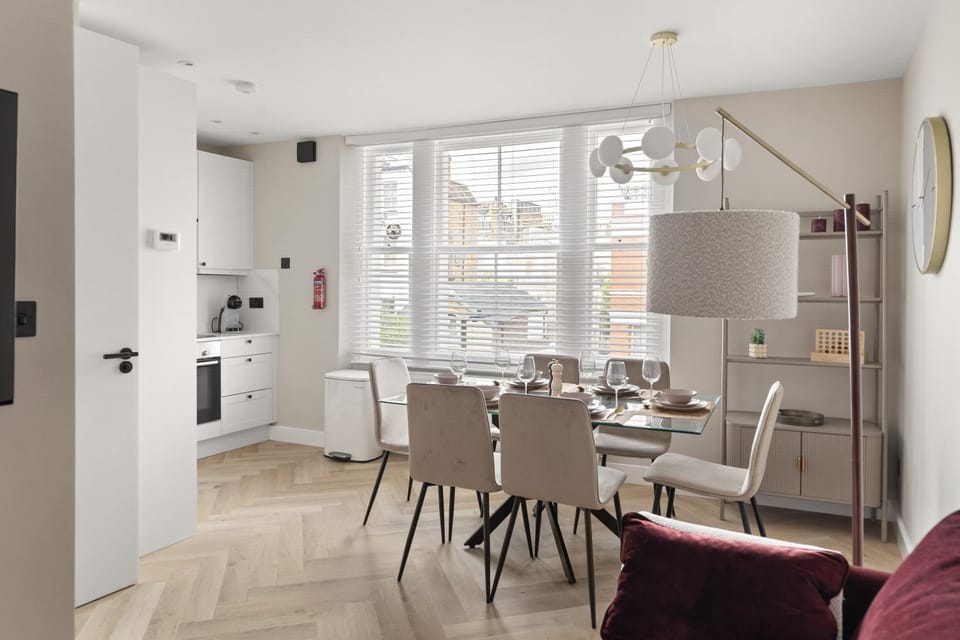 Kitchen or kitchenette, oven