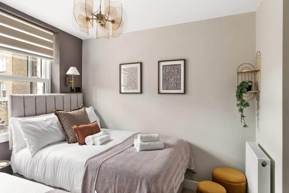 Bed, Bedroom, internet, towels